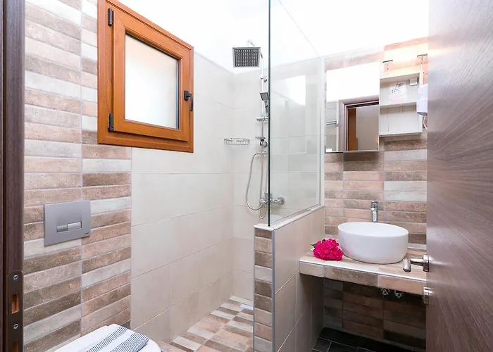 Daire Kapsogeorgis *